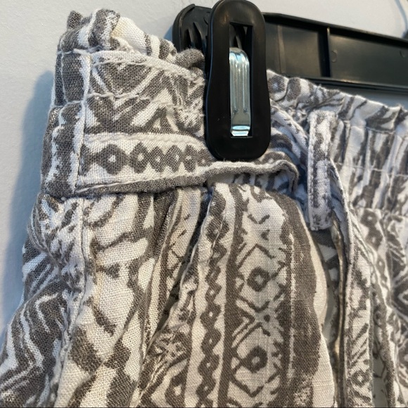 Cali 1850 Aztec Linen Shorts - Picture 6 of 9